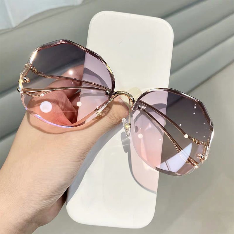 2022 Fashion Tea Gradient Sunglasses Women Ocean Water Cut Trimmed Lens Metal Curved Temples Sun Glasses Female UV400 5 2022 Fashion Tea Gradient Sunglasses Women Ocean Water Cut Trimmed Lens Metal Curved Temples Sun Glasses Female UV400 5